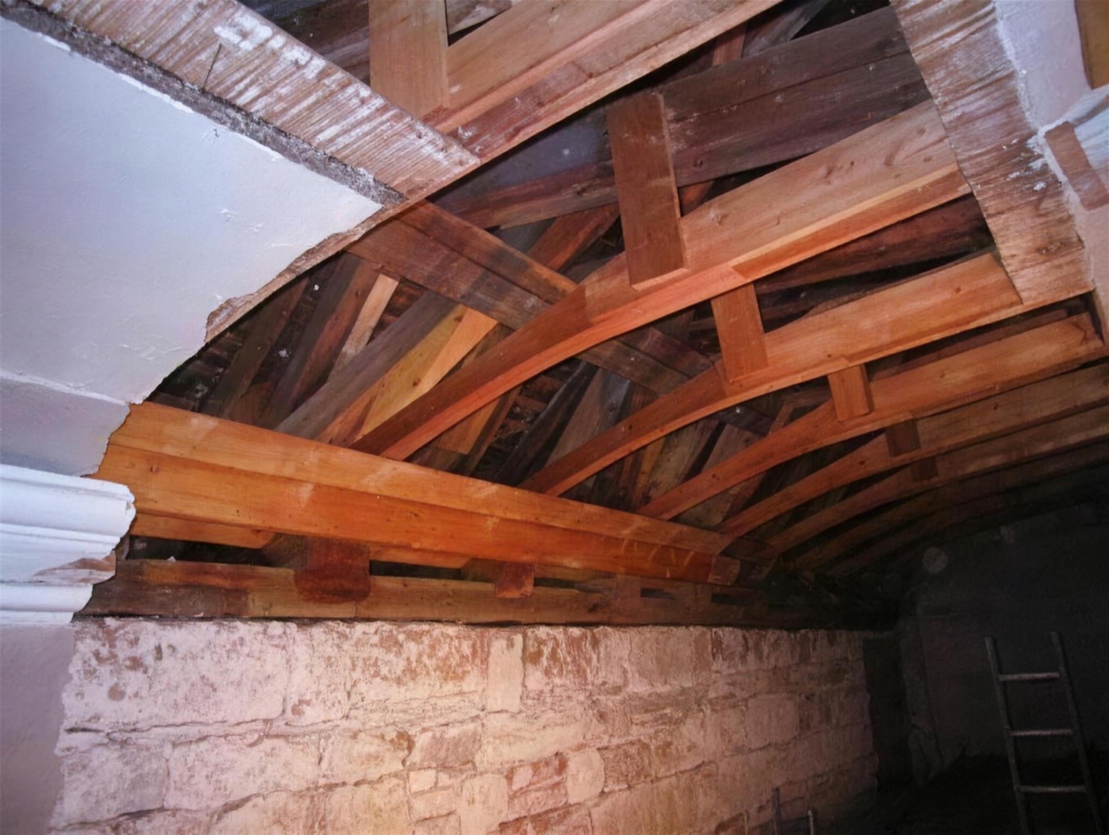 Historischer Dachstuhl der Schlosskirche Lockwitzgrund von innen